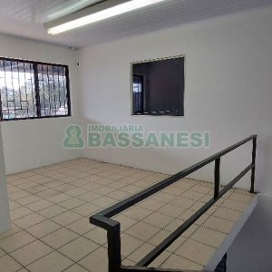 Pavilhão com 817m², no bairro Presidente Vargas em Caxias do Sul para Alugar