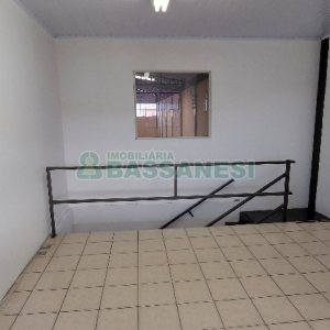Pavilhão com 817m², no bairro Presidente Vargas em Caxias do Sul para Alugar