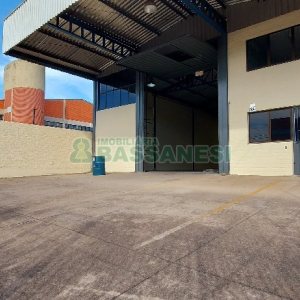 Pavilhão com 817m², no bairro Presidente Vargas em Caxias do Sul para Alugar