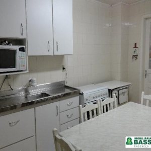 Casa Mobiliada com 250m², 3 dormitórios, 2 vagas, no bairro Medianeira em Caxias do Sul para Alugar