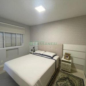 Apartamento com 71m², 3 dormitórios, 2 vagas, no bairro Santa Catarina em Caxias do Sul para Comprar
