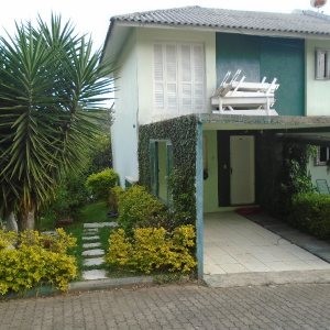 Sobrado Mobiliado com 70m², 2 dormitórios, 1 vaga, no bairro Marechal Floriano em Caxias do Sul para Alugar