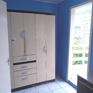 Sobrado Mobiliado com 70m², 2 dormitórios, 1 vaga, no bairro Marechal Floriano em Caxias do Sul para Alugar