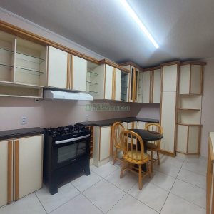 Apto Mobiliado com 130m², 4 dormitórios, 1 vaga, no bairro Centro em Caxias do Sul para Alugar