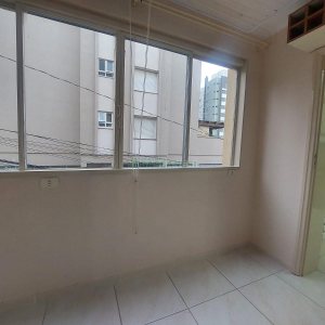 Apto Mobiliado com 130m², 4 dormitórios, 1 vaga, no bairro Centro em Caxias do Sul para Alugar