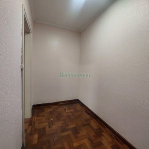 Apto Mobiliado com 130m², 4 dormitórios, 1 vaga, no bairro Centro em Caxias do Sul para Alugar