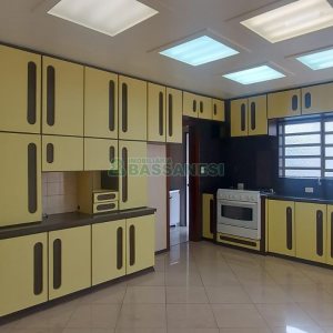 Casa com 180m², 4 dormitórios, 1 vaga, no bairro Sagrada Família em Caxias do Sul para Alugar