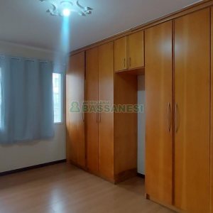 Casa com 180m², 4 dormitórios, 1 vaga, no bairro Sagrada Família em Caxias do Sul para Alugar