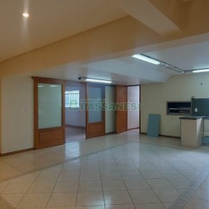 Casa com 180m², 4 dormitórios, 1 vaga, no bairro Sagrada Família em Caxias do Sul para Alugar
