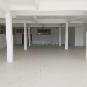 Loja com 220m², no bairro Charqueadas em Caxias do Sul para Alugar