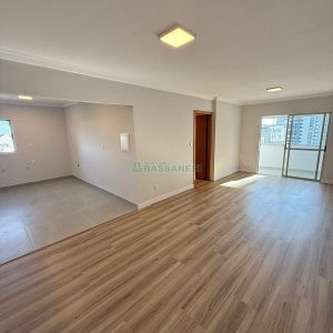 Apartamento com 94m², 3 dormitórios, 2 vagas, no bairro Rio Branco em Caxias do Sul para Comprar