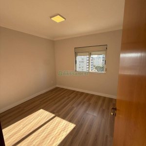 Apartamento com 94m², 3 dormitórios, 2 vagas, no bairro Rio Branco em Caxias do Sul para Comprar