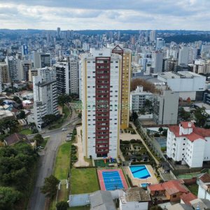Apartamento com 94m², 3 dormitórios, 2 vagas, no bairro Rio Branco em Caxias do Sul para Comprar