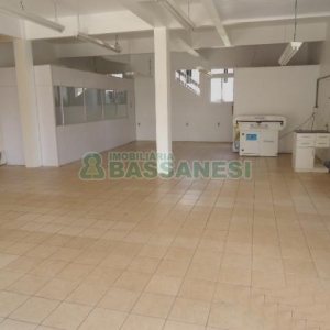 Loja com 126m², no bairro Vinhedos em Caxias do Sul para Alugar