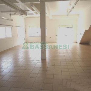 Loja com 126m², no bairro Vinhedos em Caxias do Sul para Alugar