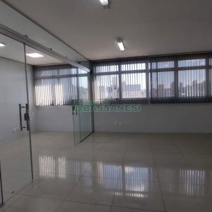 Sala com 60m², 1 vaga, no bairro Centro em Caxias do Sul para Alugar