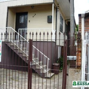 Casa com 150m², 3 dormitórios, 1 vaga, no bairro Pio X em Caxias do Sul para Comprar