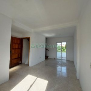 Sobrado com 84m², 2 dormitórios, 1 vaga, no bairro Charqueadas em Caxias do Sul para Comprar