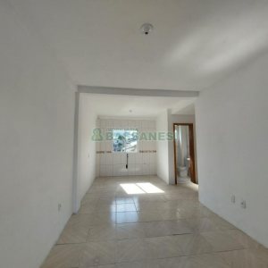 Sobrado com 84m², 2 dormitórios, 1 vaga, no bairro Charqueadas em Caxias do Sul para Comprar