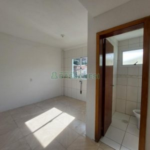 Sobrado com 84m², 2 dormitórios, 1 vaga, no bairro Charqueadas em Caxias do Sul para Comprar