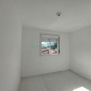 Sobrado com 84m², 2 dormitórios, 1 vaga, no bairro Charqueadas em Caxias do Sul para Comprar