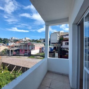 Sobrado com 84m², 2 dormitórios, 1 vaga, no bairro Charqueadas em Caxias do Sul para Comprar