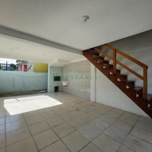 Sobrado com 84m², 2 dormitórios, 1 vaga, no bairro Charqueadas em Caxias do Sul para Comprar