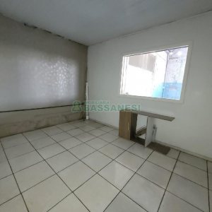 Pavilhão com 340m², no bairro Sagrada Família em Caxias do Sul para Alugar