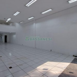 Loja com 160m², no bairro Lourdes em Caxias do Sul para Alugar