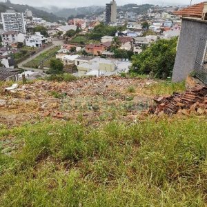 Terreno, 3 dormitórios, no bairro Rio Branco em Caxias do Sul para Comprar