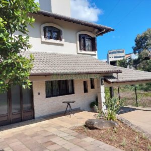 Casa Comercial com 270m², 5 dormitórios, no bairro Cinqüentenário em Caxias do Sul para Alugar