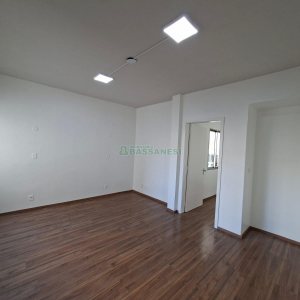 Sala com 30m², no bairro Centro em Caxias do Sul para Alugar