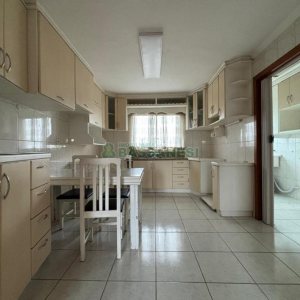 Apto Mobiliado com 105m², 3 dormitórios, 1 vaga, no bairro Petrópolis em Caxias do Sul para Alugar