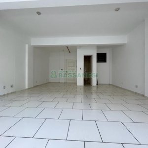 Sala com 44m², no bairro Centro em Caxias do Sul para Alugar ou Comprar