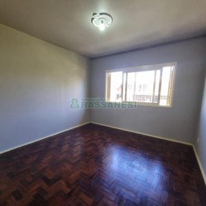 Casa com 80m², 3 dormitórios, 1 vaga, no bairro Rio Branco em Caxias do Sul para Alugar