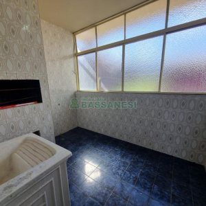 Casa com 80m², 3 dormitórios, 1 vaga, no bairro Rio Branco em Caxias do Sul para Alugar