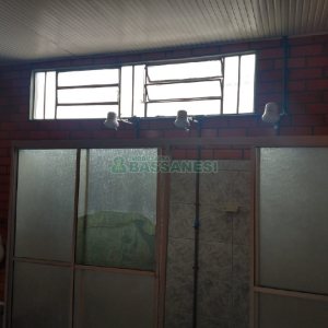 Pavilhão com 706m², no bairro Sanvitto em Caxias do Sul para Alugar ou Comprar