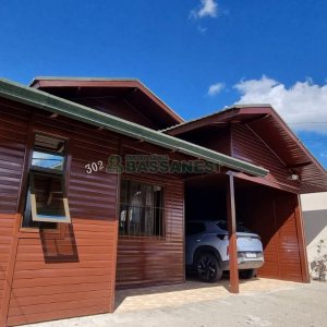 Casa com 193m², 4 dormitórios, 3 vagas, no bairro Desvio Rizzo em Caxias do Sul para Comprar