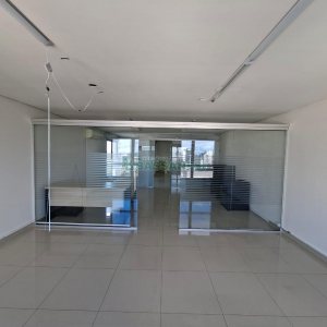 Sala com 78m², 1 vaga, no bairro Centro em Caxias do Sul para Comprar