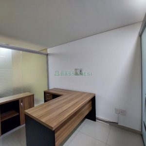 Sala Mobiliada com 78m², 1 vaga, no bairro Centro em Caxias do Sul para Alugar