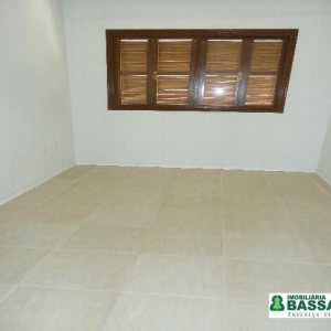 Sobrado, 2 dormitórios, 1 vaga, no bairro Kayser em Caxias do Sul para Alugar