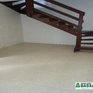 Sobrado, 2 dormitórios, 1 vaga, no bairro Kayser em Caxias do Sul para Alugar