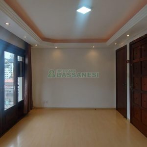 Apartamento com 77m², 2 dormitórios, 1 vaga, no bairro São Leopoldo em Caxias do Sul para Alugar