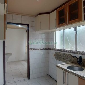 Apartamento com 77m², 2 dormitórios, 1 vaga, no bairro São Leopoldo em Caxias do Sul para Alugar