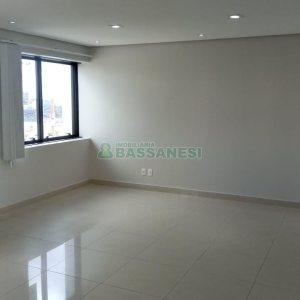 Sala com 48m², 1 vaga, no bairro Villagio Iguatemi em Caxias do Sul para Comprar