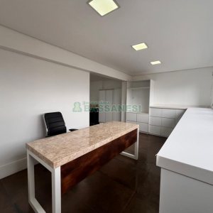 Sala com 76m², 1 vaga, no bairro Pio X em Caxias do Sul para Alugar ou Comprar
