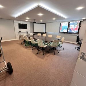 Sala com 76m², 1 vaga, no bairro Pio X em Caxias do Sul para Alugar ou Comprar