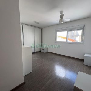 Apartamento com 95m², 2 dormitórios, 2 vagas, no bairro Madureira em Caxias do Sul para Alugar
