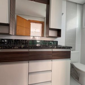 Apartamento com 95m², 2 dormitórios, 2 vagas, no bairro Madureira em Caxias do Sul para Alugar