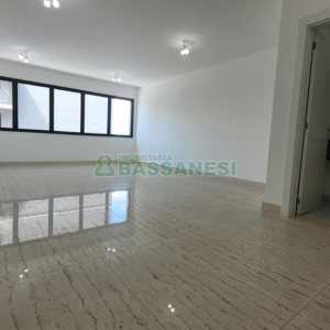 Sala com 38m², 1 vaga, no bairro Pio X em Caxias do Sul para Comprar